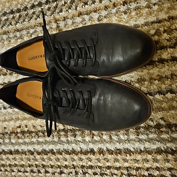 Lucky Black Pointed Toe Shoes - Picture 2 of 2